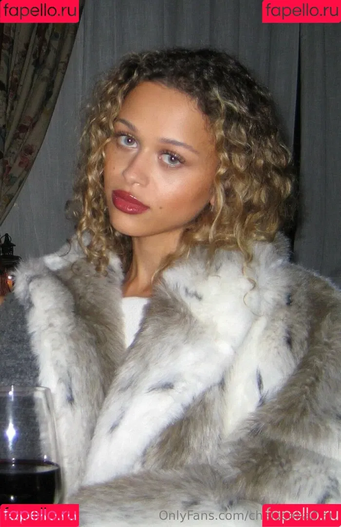 bustakaplan / chelseakaplan Onlyfans Photo Gallery 