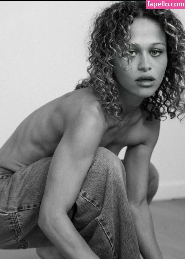 bustakaplan / chelseakaplan Onlyfans Photo Gallery 