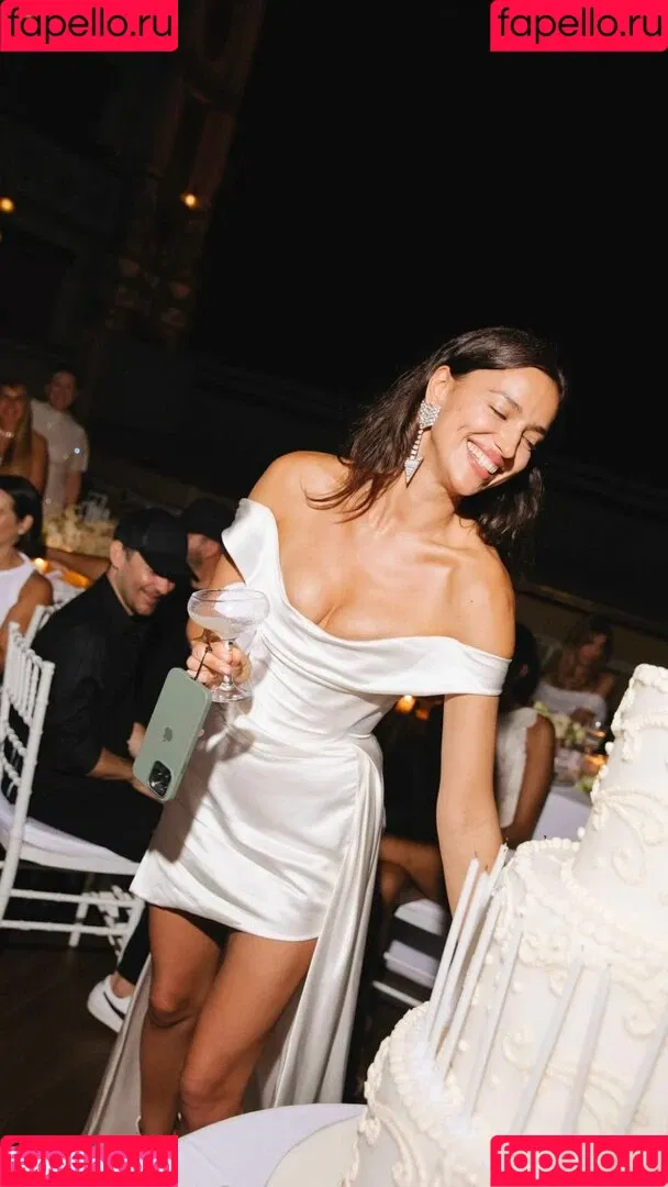 Irina Shayk / irinashayk / theirishayk Onlyfans Photo Gallery 