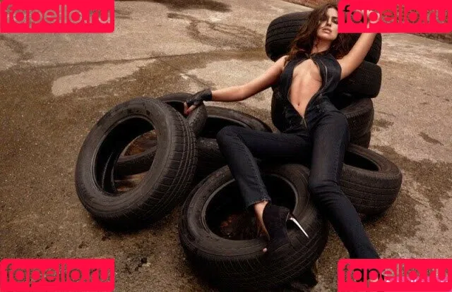 Irina Shayk / irinashayk / theirishayk Onlyfans Photo Gallery 