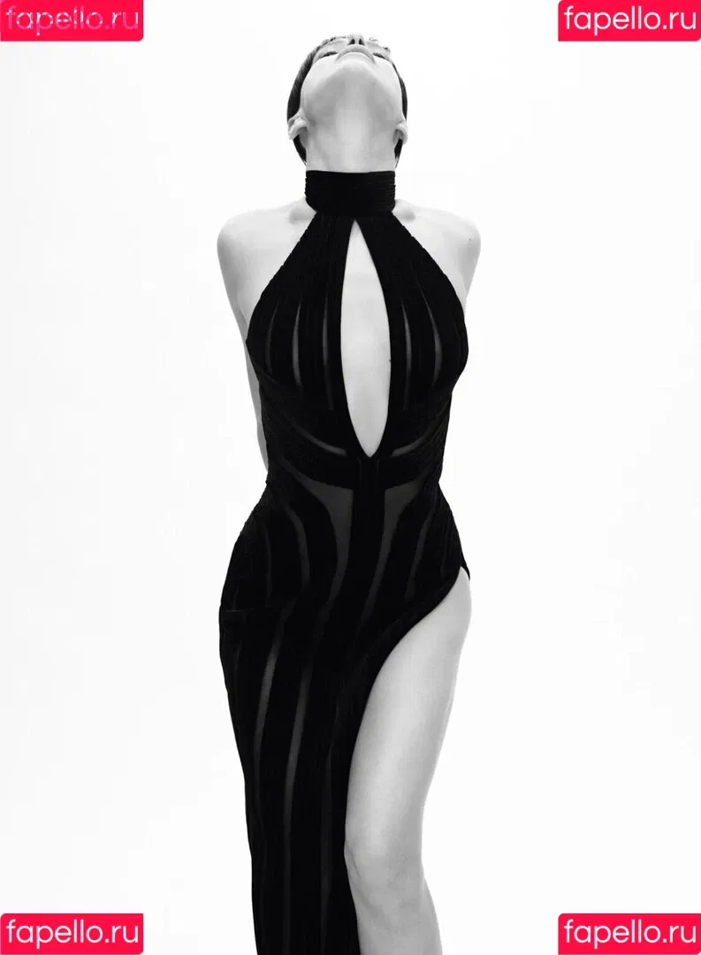 Irina Shayk / irinashayk / theirishayk Onlyfans Photo Gallery 