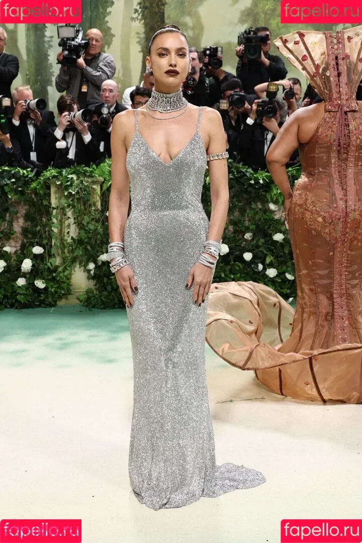 Irina Shayk / irinashayk / theirishayk Onlyfans Photo Gallery 