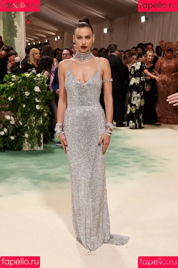 Irina Shayk / irinashayk / theirishayk Onlyfans Photo Gallery 