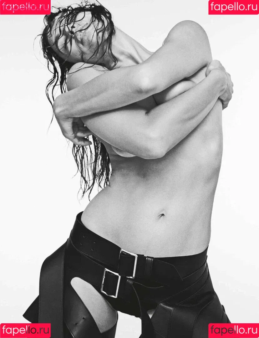 Irina Shayk / irinashayk / theirishayk Onlyfans Photo Gallery 