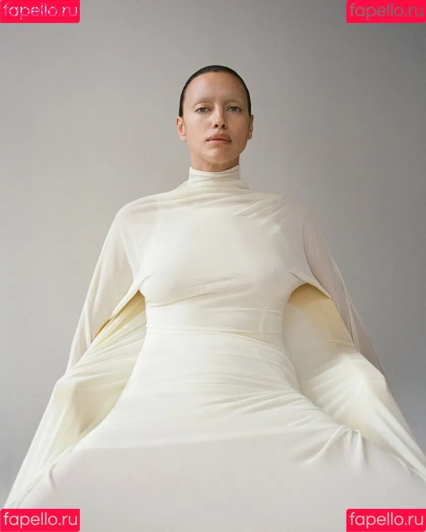 Irina Shayk / irinashayk / theirishayk Onlyfans Photo Gallery 