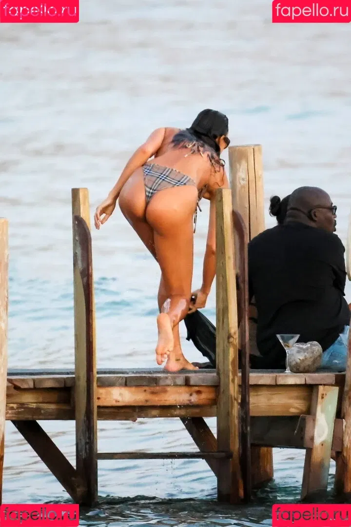 Irina Shayk / irinashayk / theirishayk Onlyfans Photo Gallery 