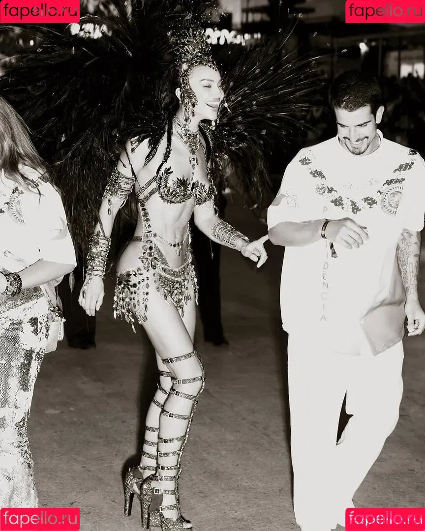 Irina Shayk / irinashayk / theirishayk Onlyfans Photo Gallery 