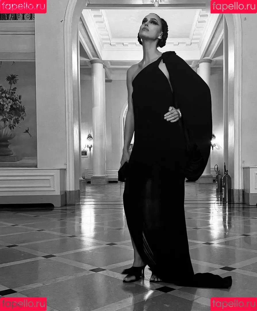 Irina Shayk / irinashayk / theirishayk Onlyfans Photo Gallery 