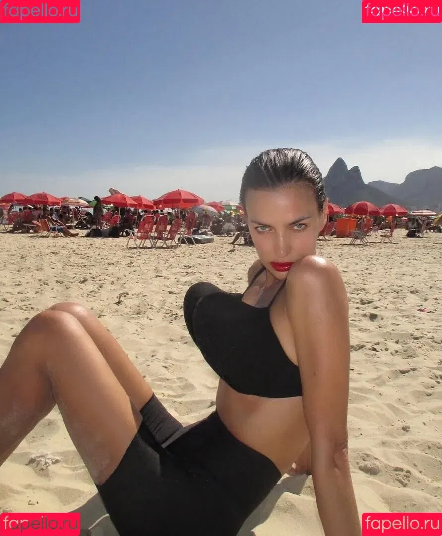 Irina Shayk / irinashayk / theirishayk Onlyfans Photo Gallery 