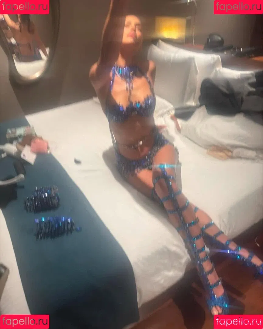 Irina Shayk / irinashayk / theirishayk Onlyfans Photo Gallery 