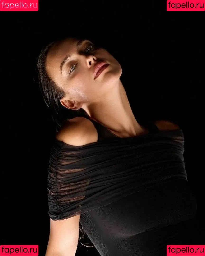 Irina Shayk / irinashayk / theirishayk Onlyfans Photo Gallery 