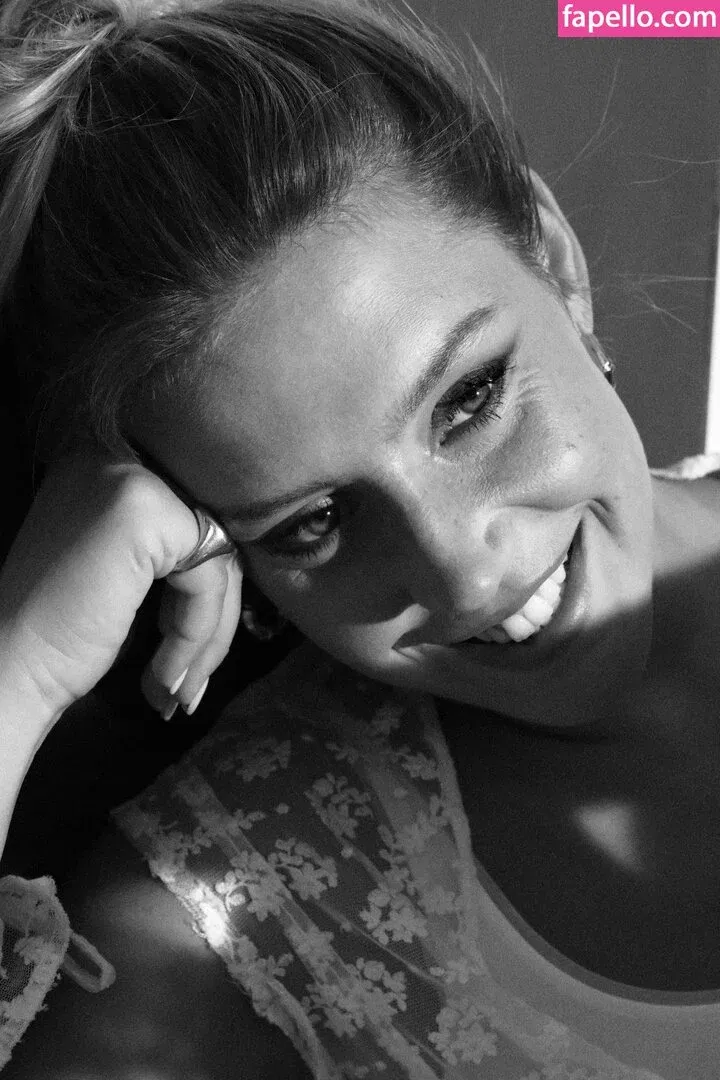 Adele Exarchopoulos / adeleexarchopoulos Onlyfans Photo Gallery 