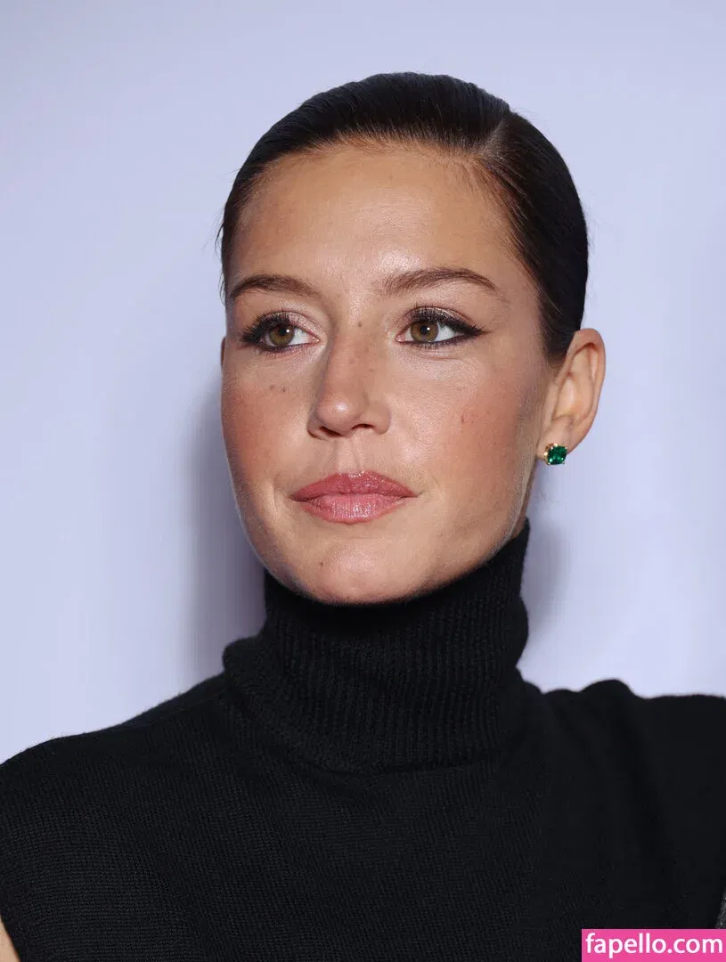 Adele Exarchopoulos / adeleexarchopoulos Onlyfans Photo Gallery 