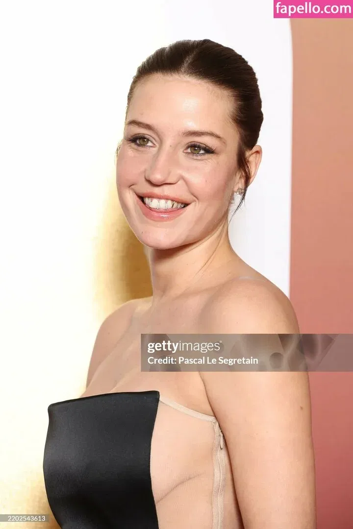 Adele Exarchopoulos / adeleexarchopoulos Onlyfans Photo Gallery 