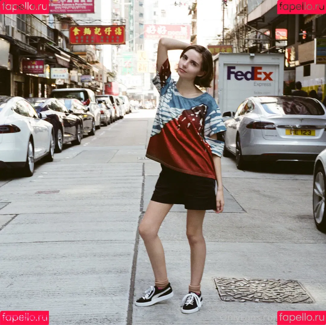 Liara Roux / liararoux Onlyfans Photo Gallery 