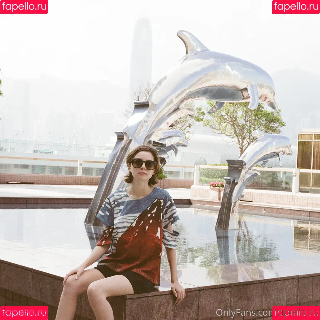 Liara Roux / liararoux Onlyfans Photo Gallery 