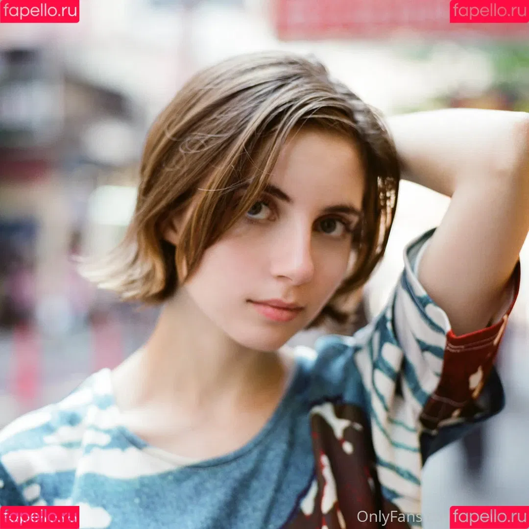 Liara Roux / liararoux Onlyfans Photo Gallery 