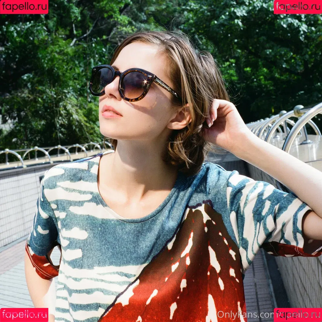 Liara Roux / liararoux Onlyfans Photo Gallery 