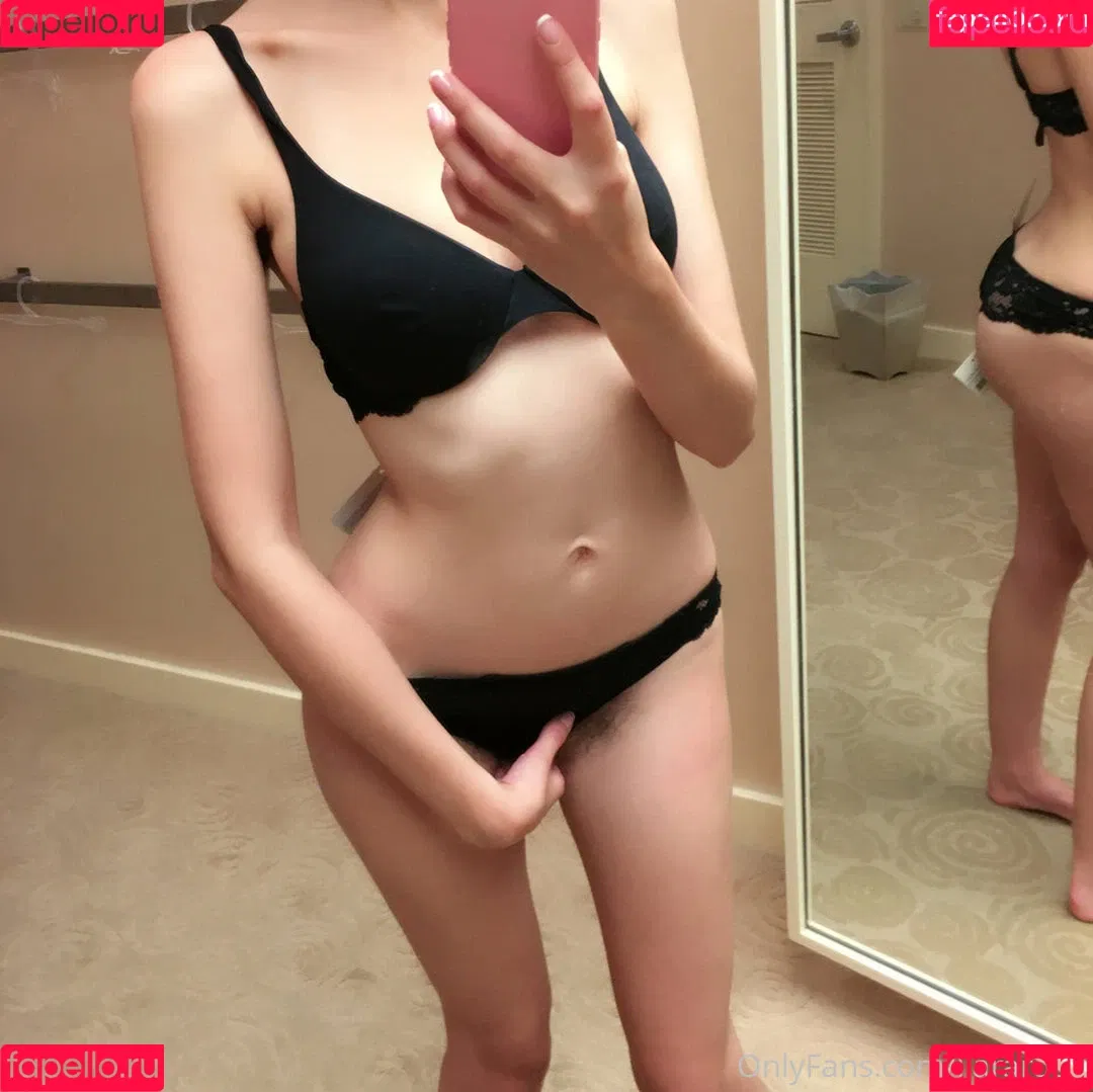 Liara Roux / liararoux Onlyfans Photo Gallery 