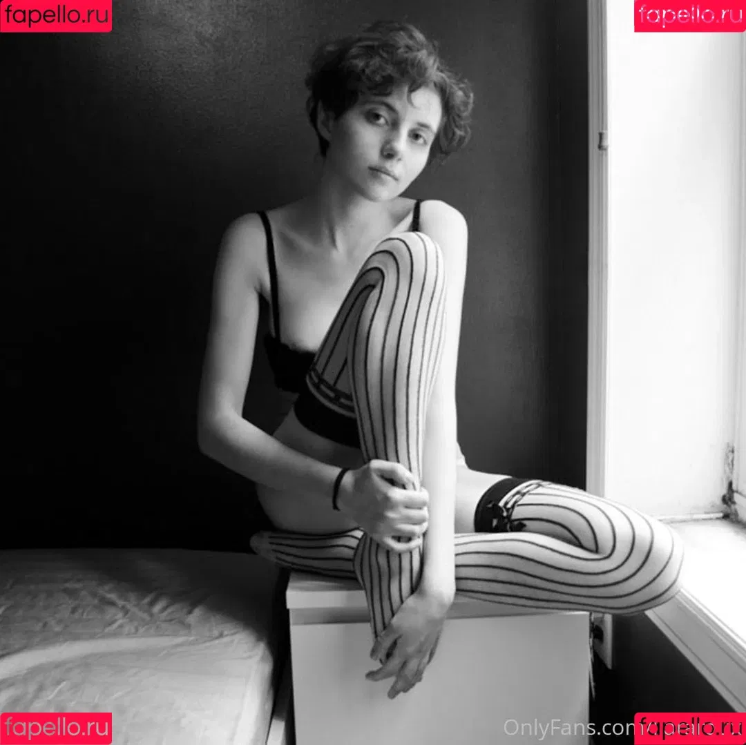 Liara Roux / liararoux Onlyfans Photo Gallery 