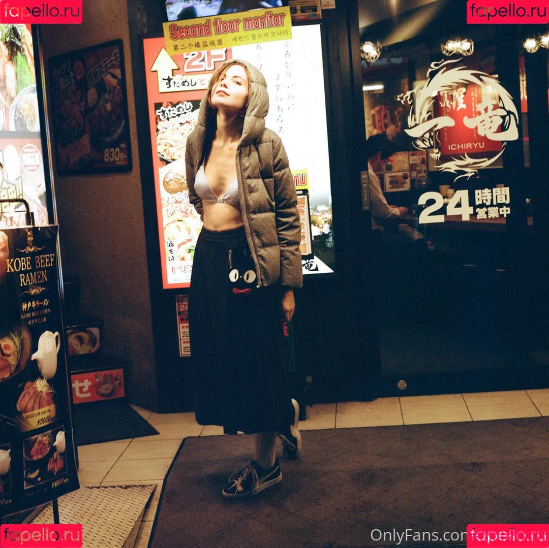 Liara Roux / liararoux Onlyfans Photo Gallery 