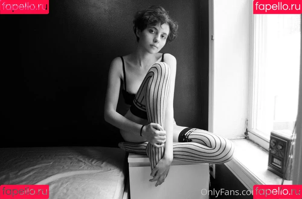 Liara Roux / liararoux Onlyfans Photo Gallery 