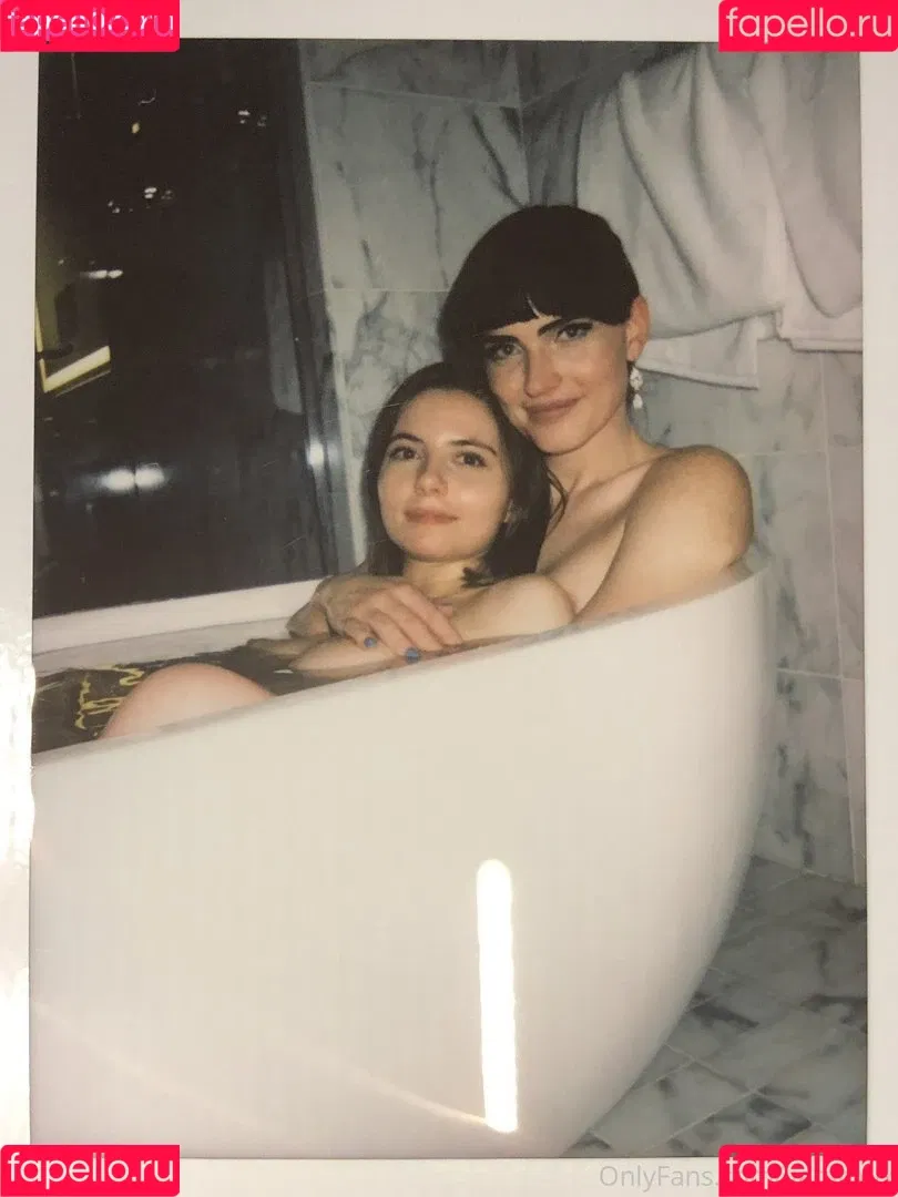 Liara Roux / liararoux Onlyfans Photo Gallery 