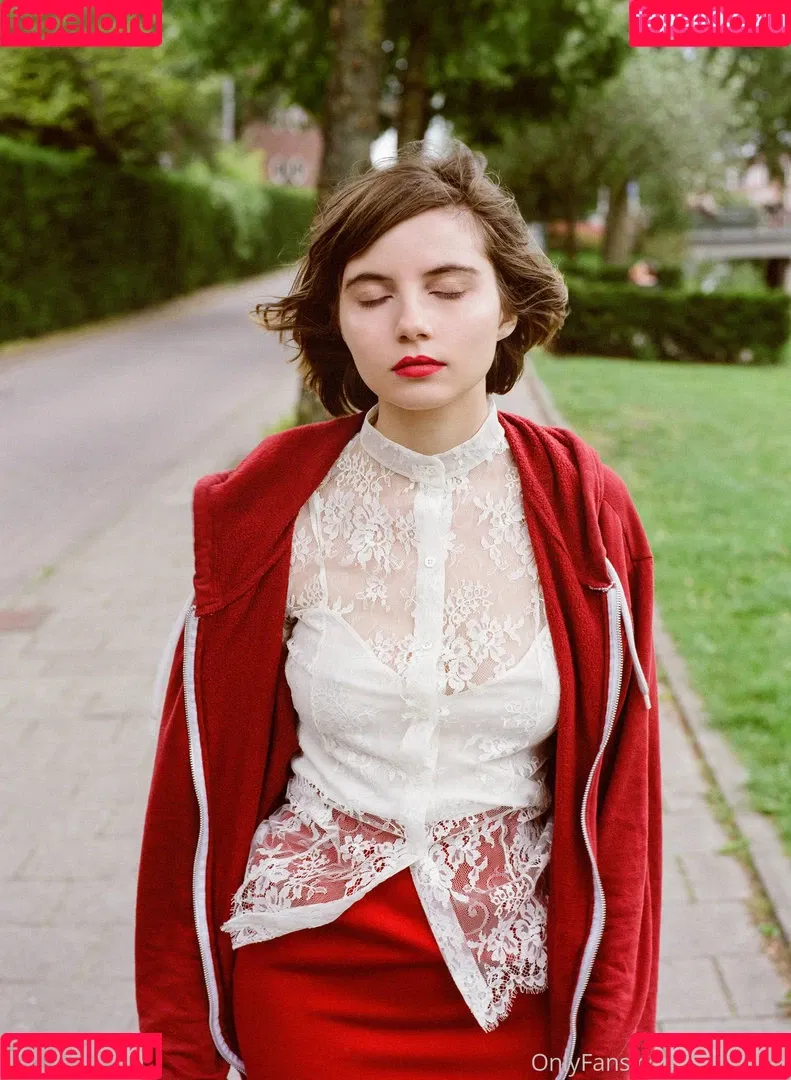 Liara Roux / liararoux Onlyfans Photo Gallery 