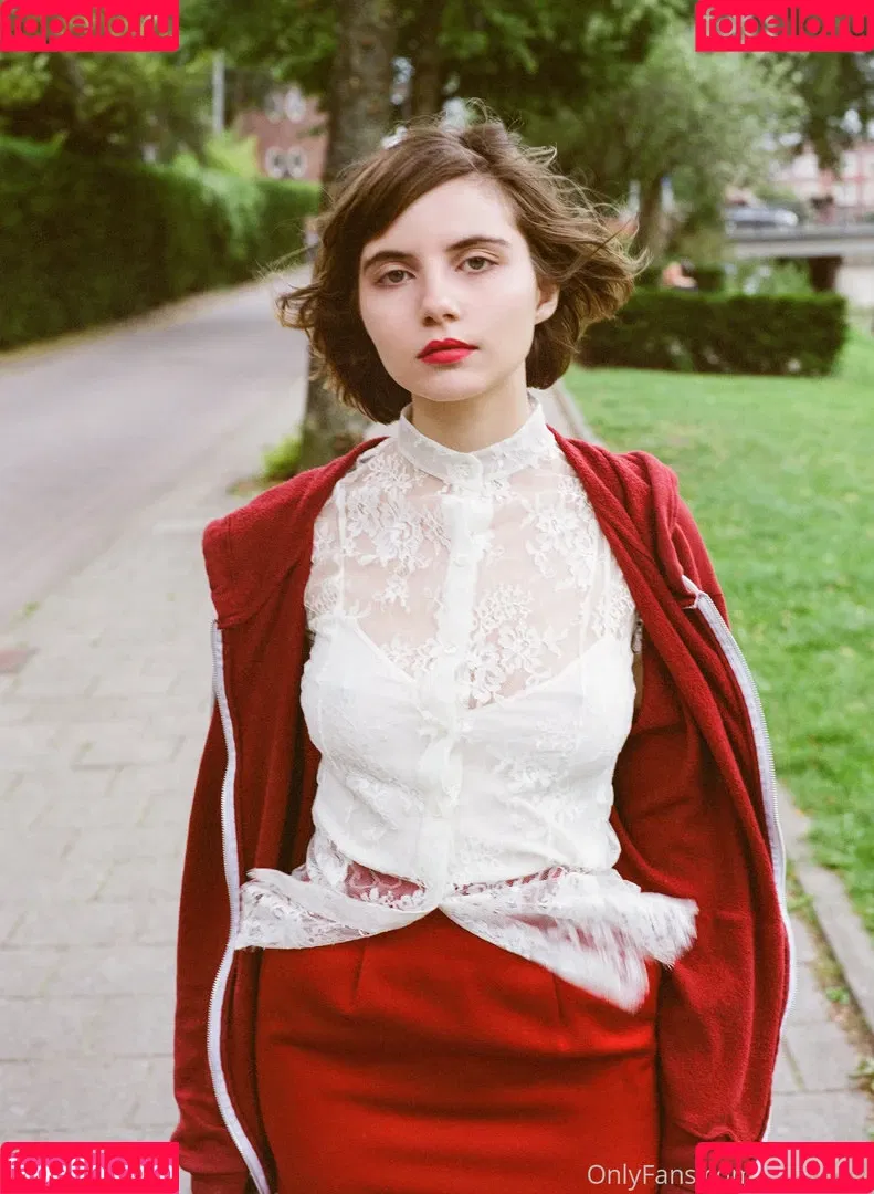 Liara Roux / liararoux Onlyfans Photo Gallery 