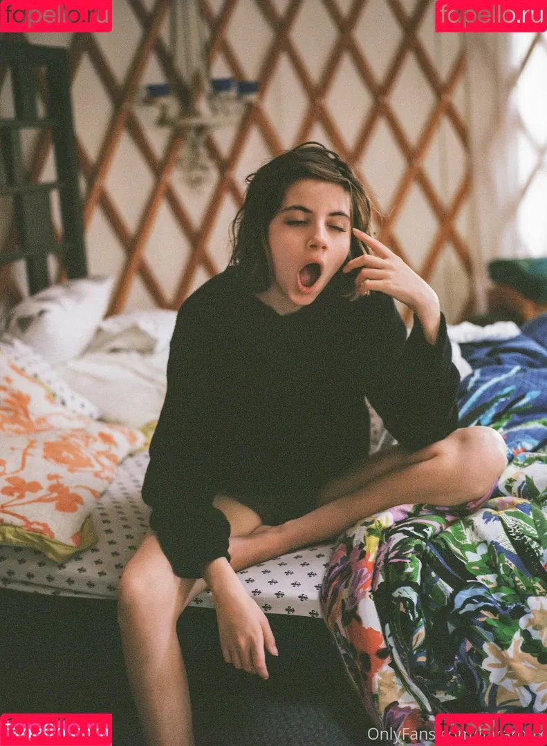 Liara Roux / liararoux Onlyfans Photo Gallery 