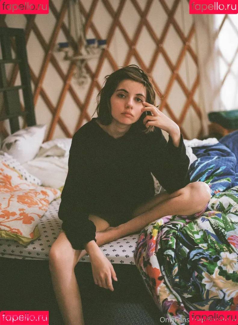 Liara Roux / liararoux Onlyfans Photo Gallery 