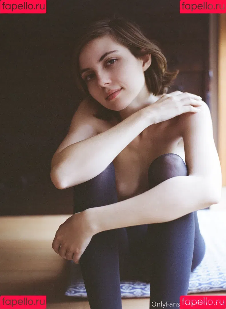 Liara Roux / liararoux Onlyfans Photo Gallery 