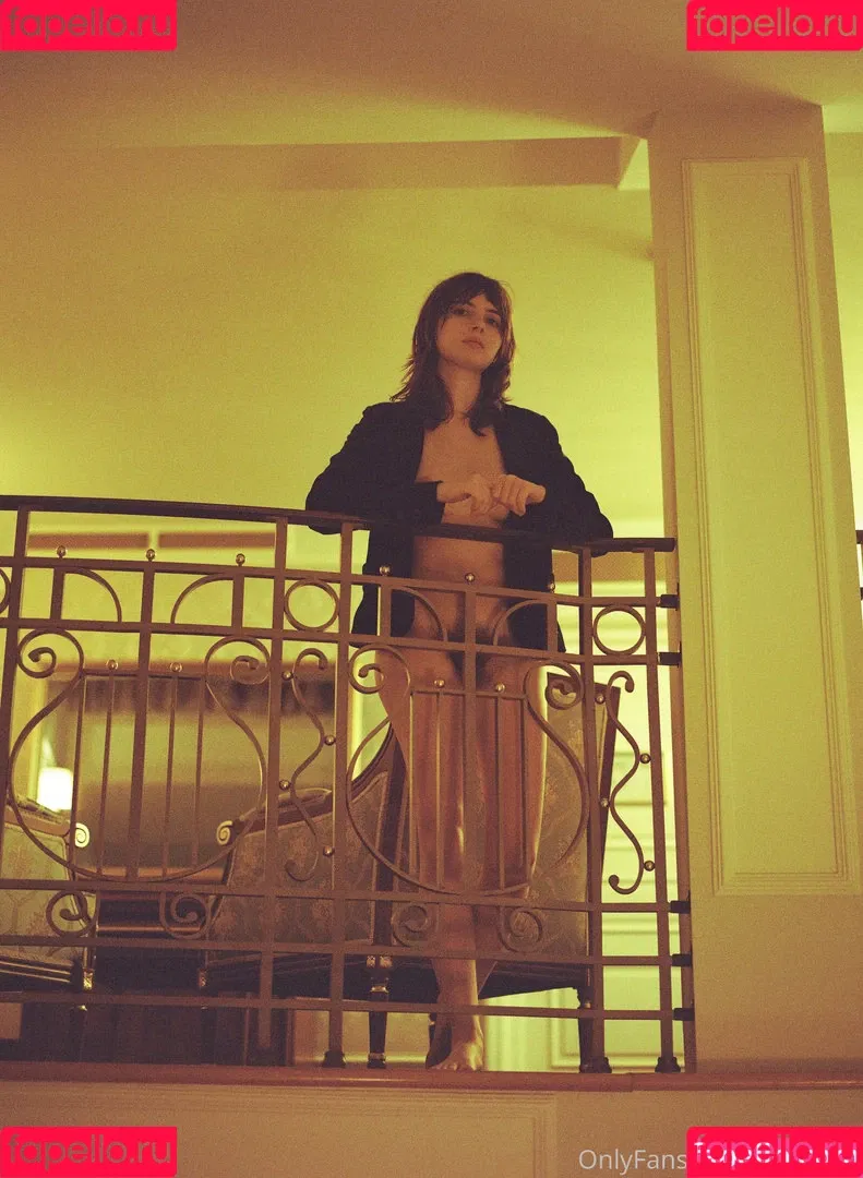 Liara Roux / liararoux Onlyfans Photo Gallery 