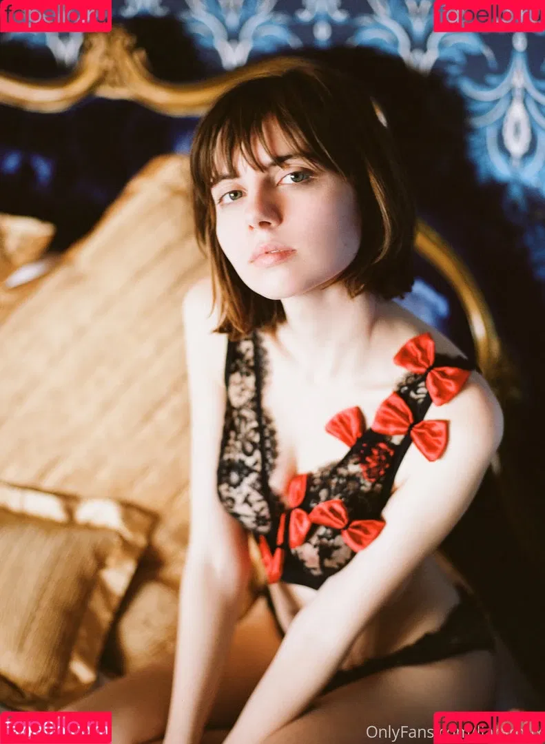 Liara Roux / liararoux Onlyfans Photo Gallery 