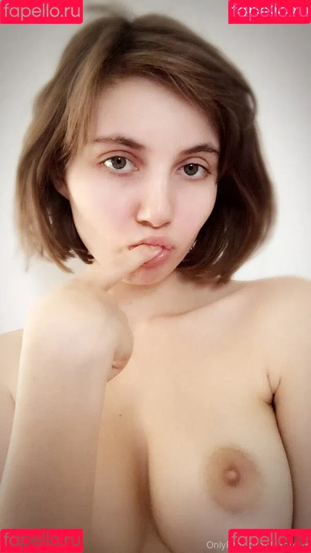 Liara Roux / liararoux Onlyfans Photo Gallery 