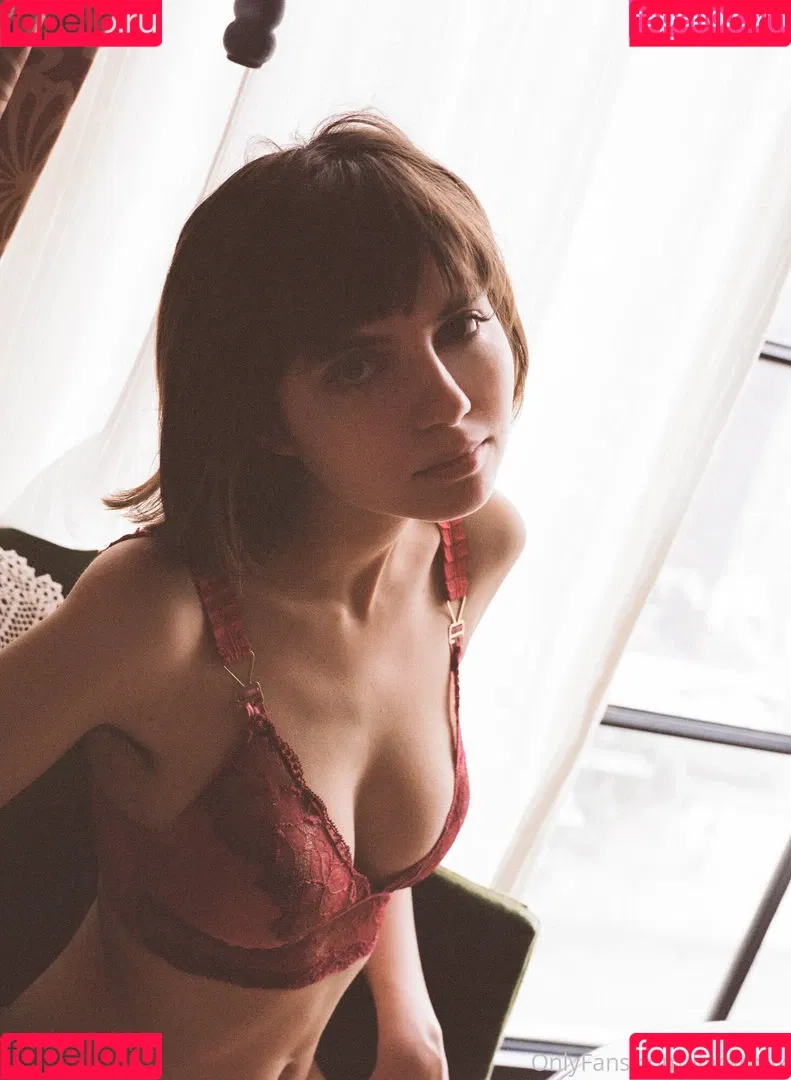 Liara Roux / liararoux Onlyfans Photo Gallery 