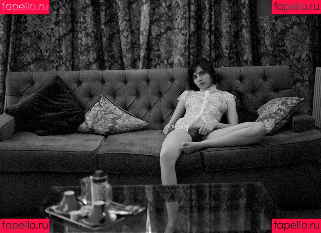 Liara Roux / liararoux Onlyfans Photo Gallery 