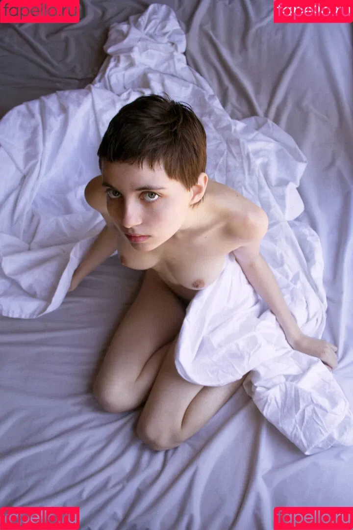 Liara Roux / liararoux Onlyfans Photo Gallery 