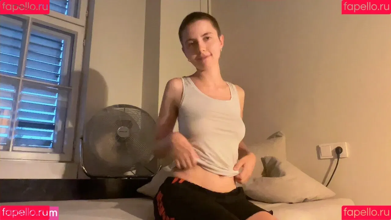 Liara Roux / liararoux Onlyfans Photo Gallery 