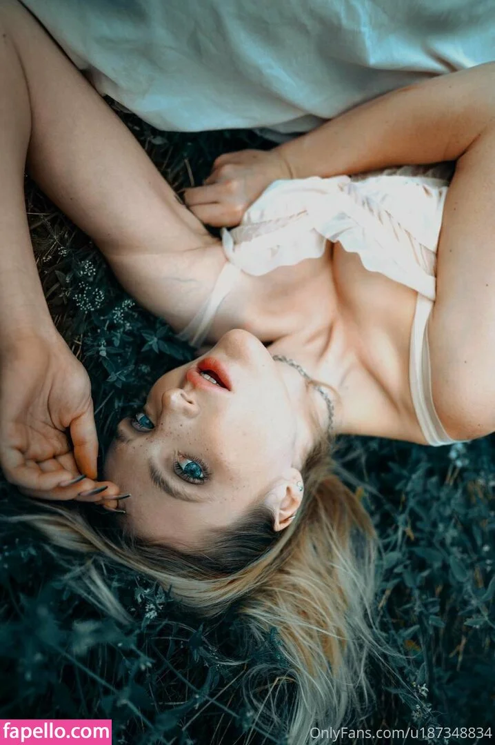 elara_moonq / elaramoonllc Onlyfans Photo Gallery 