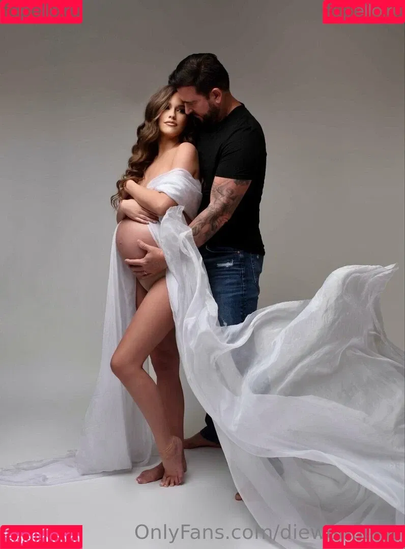 Laura Müller / lauramuellerofficial Onlyfans Photo Gallery 