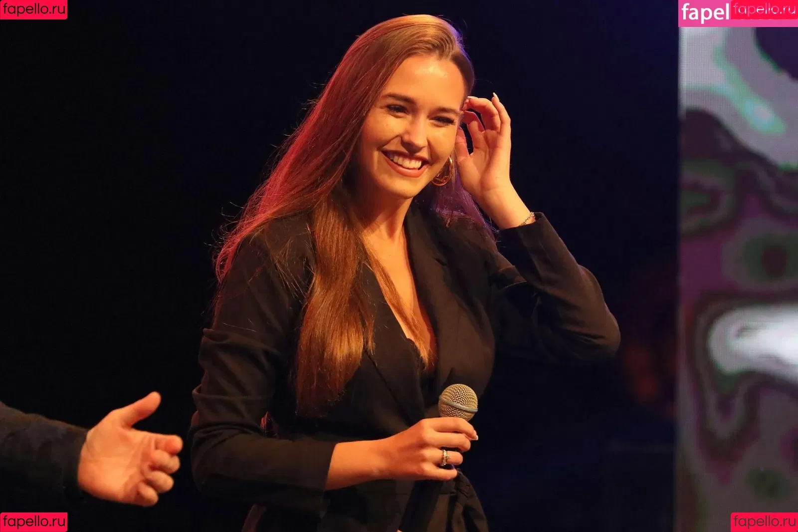 Laura Müller / lauramuellerofficial Onlyfans Photo Gallery 