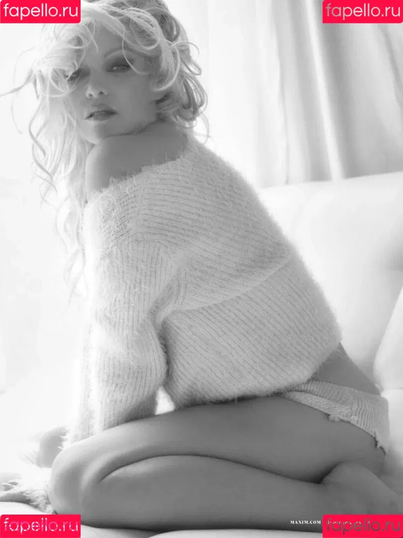 Pamela Anderson / mepamelaanderson / pamelaanderson Onlyfans Photo Gallery 