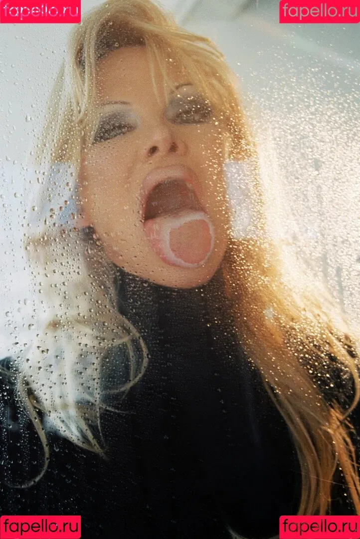 Pamela Anderson / mepamelaanderson / pamelaanderson Onlyfans Photo Gallery 