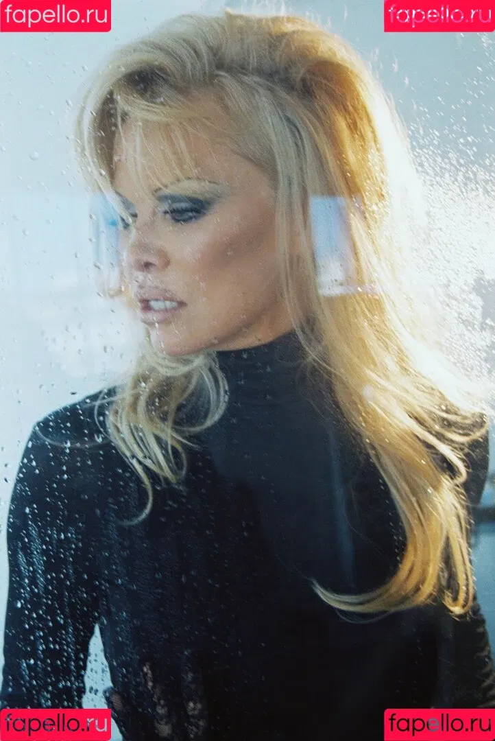 Pamela Anderson / mepamelaanderson / pamelaanderson Onlyfans Photo Gallery 