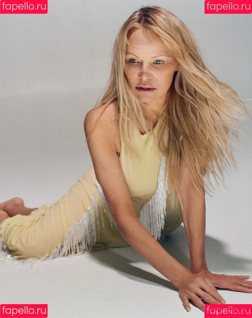 Pamela Anderson / mepamelaanderson / pamelaanderson Onlyfans Photo Gallery 