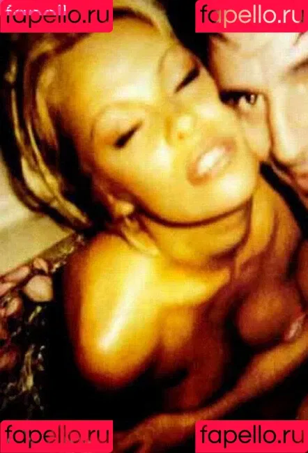 Pamela Anderson / mepamelaanderson / pamelaanderson Onlyfans Photo Gallery 