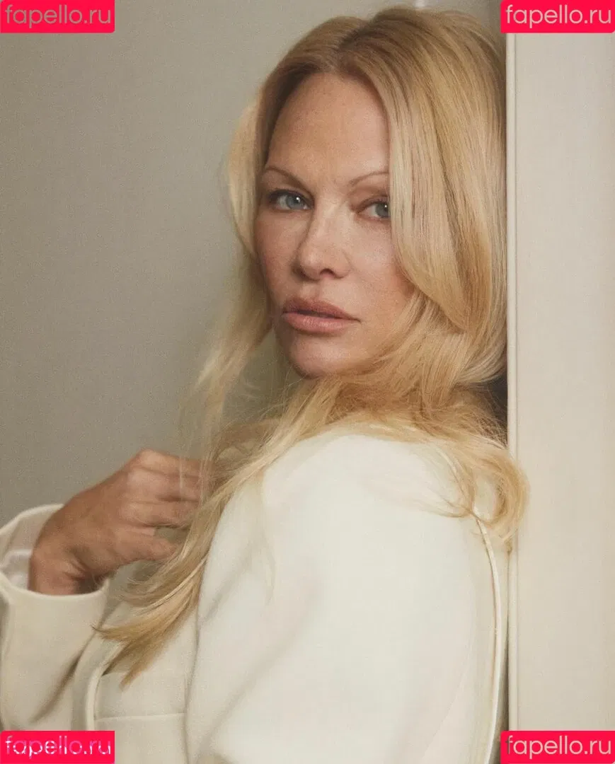 Pamela Anderson / mepamelaanderson / pamelaanderson Onlyfans Photo Gallery 