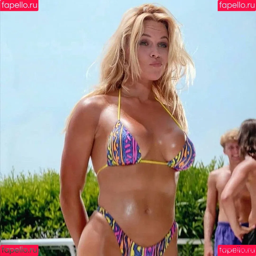 Pamela Anderson / mepamelaanderson / pamelaanderson Onlyfans Photo Gallery 