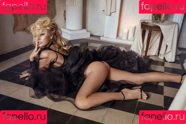 Pamela Anderson / mepamelaanderson / pamelaanderson Onlyfans Photo Gallery 